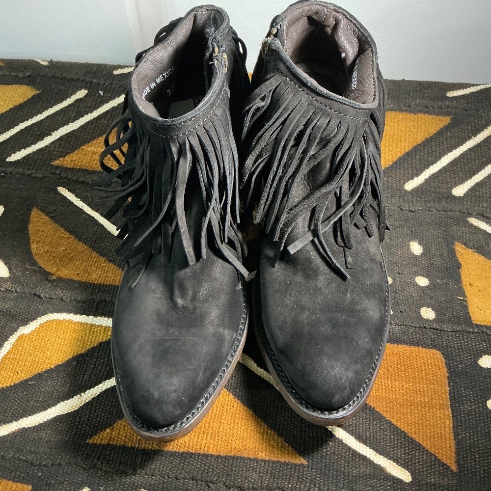 Boots - Picture 2 of 11